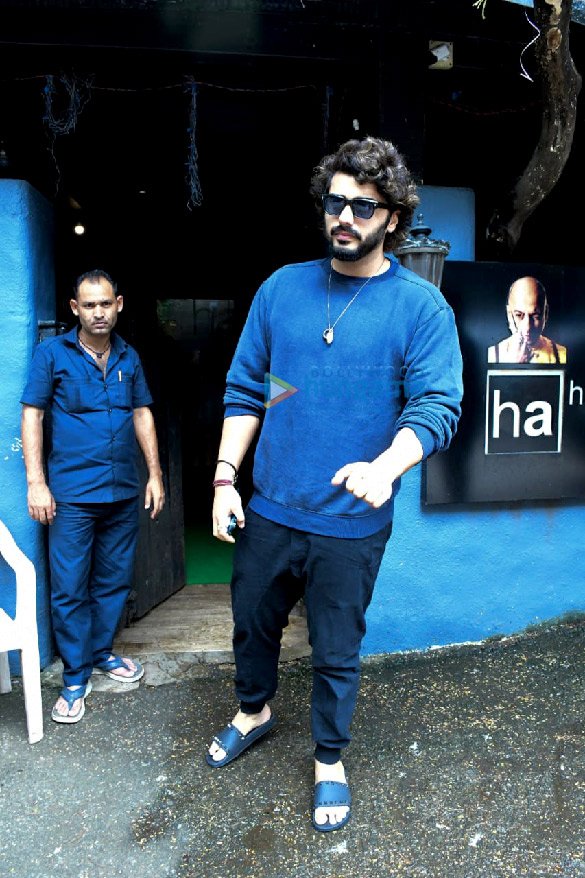 Photos: Arjun Kapoor spotted outside Hakim’s Aalim salon in Khar