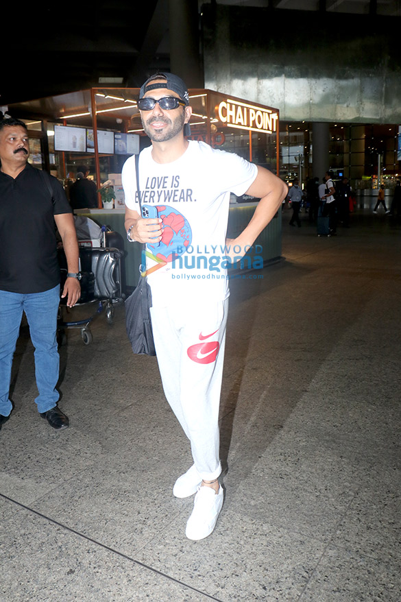 photos aryan khan parineeti chopra mrunal thakur and others snapped at the airport 2