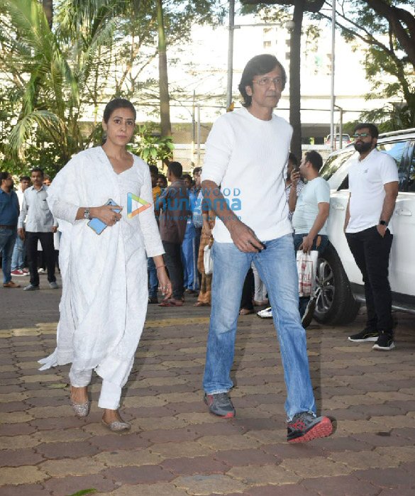 photos celebs attend late raju srivastavas prayer meet 1