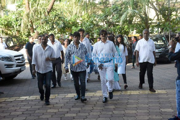 photos celebs attend late raju srivastavas prayer meet 9