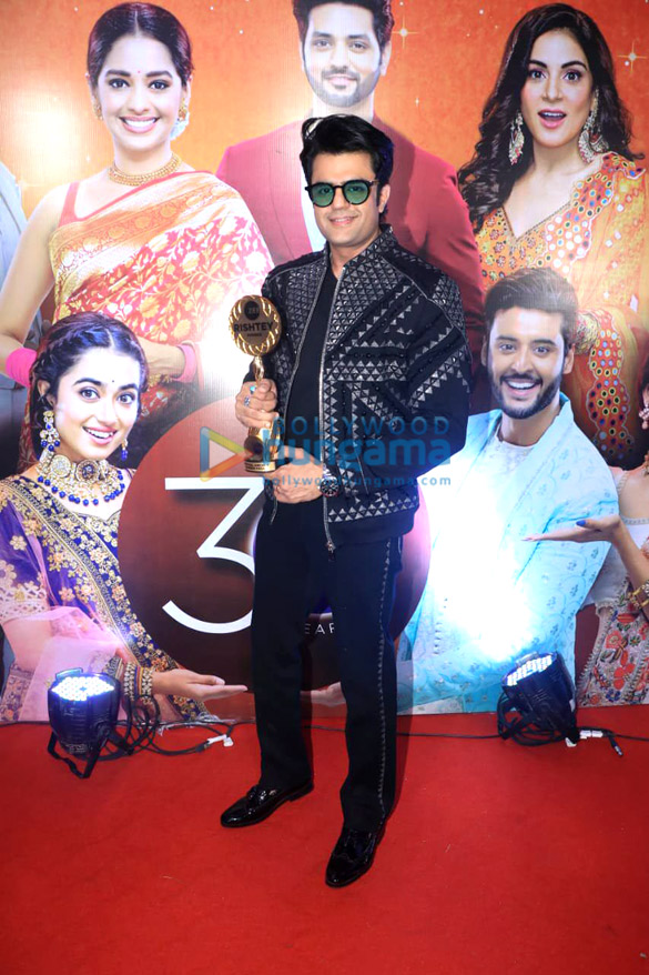 photos celebs grace the zee rishtey awards 2022 10