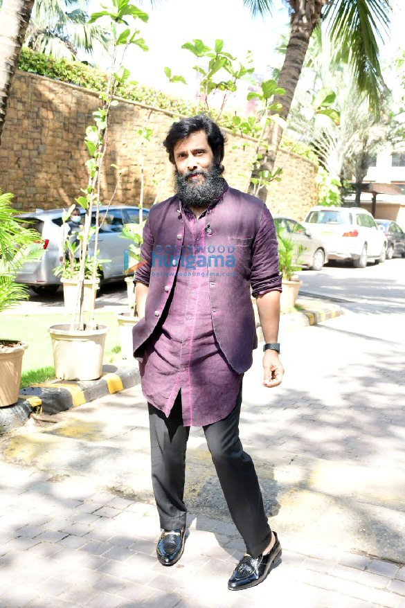photos chiyaan vikram jayam ravi and others snapped promoting the film at jw marriot in juhu 3