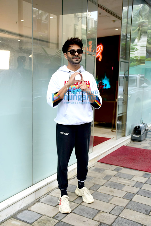 photos darshan kumar khushali kumar and aparshakti khurana snapped at dhokha round d corner promotions 3