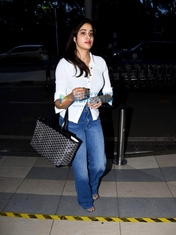 Photos Deepika Padukone, Parineeti Chopra, Vicky Kaushal and others snapped at the airport1 (1)
