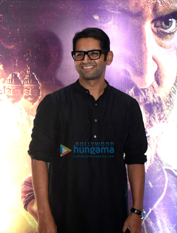 photos hrithik roshan graces the trailer launch of vikram vedha 10