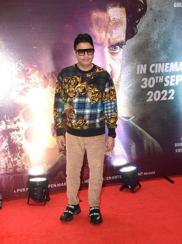 photos hrithik roshan graces the trailer launch of vikram vedha 9