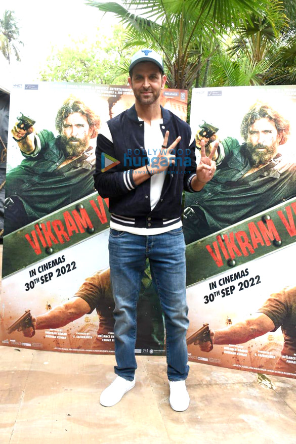 Photos: Hrithik Roshan snapped promoting his film Vikram Vedha Photos: Hrithik Roshan snapped promoting his film Vikram Vedha