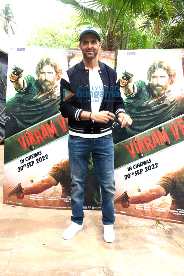 photos hrithik roshan snapped promoting his film vikram vedha 4