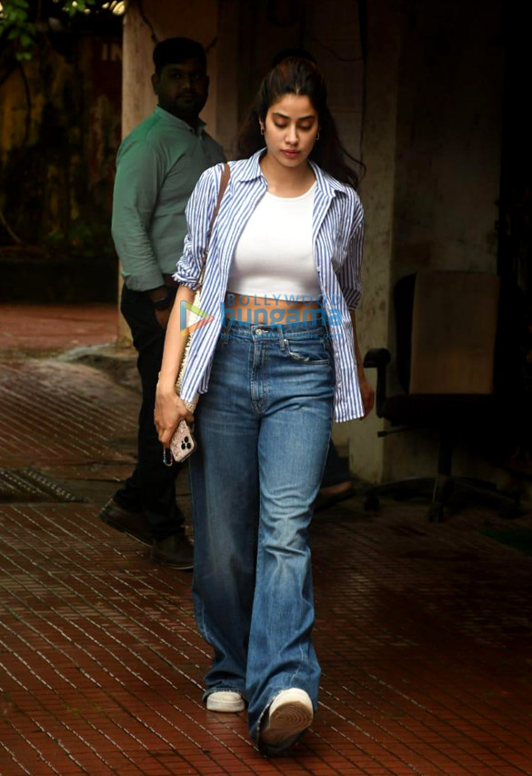 photos janhvi kapoor spotted outside a pilates studio 4 6
