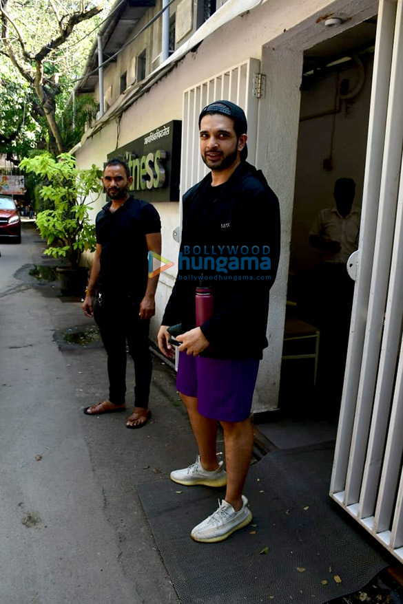 photos karan kundrra snapped at a gym in juhu 1