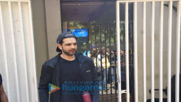 Photos: Karan Kundrra snapped at a gym in Juhu