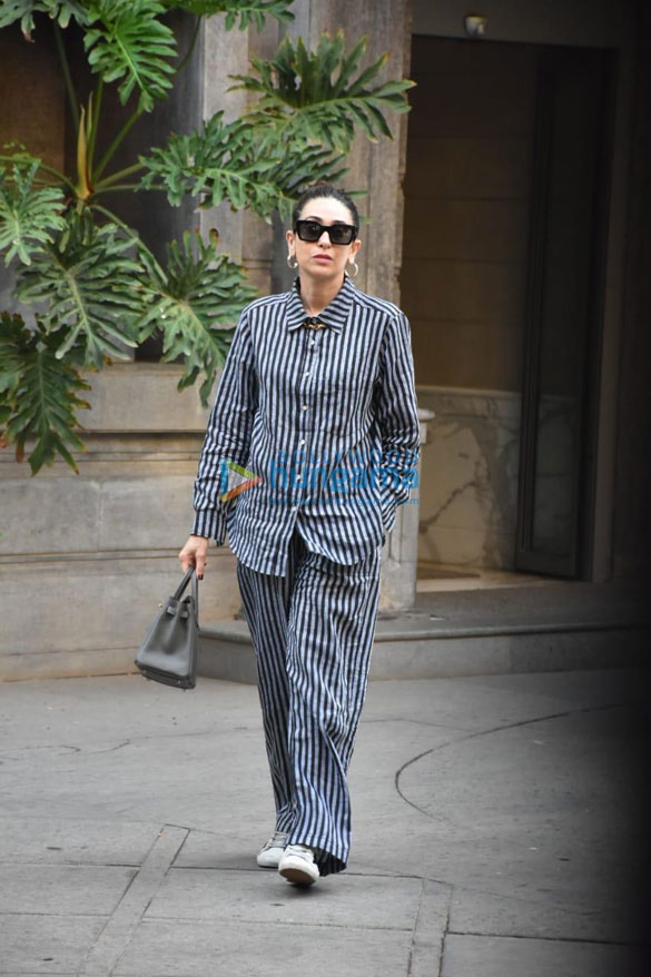 photos kareena kapoor khan and karisma kapoor snapped at randhir kapoors home in bandstand bandra 4
