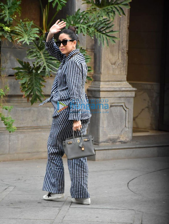 photos kareena kapoor khan and karisma kapoor snapped at randhir kapoors home in bandstand bandra 6