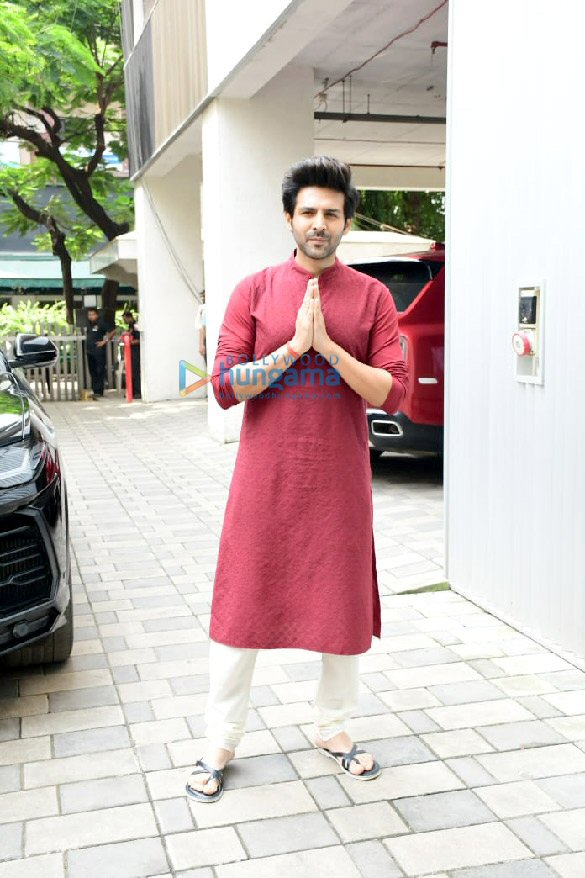 photos kartik aaryan and bhushan kumar snapped at t series ganpati darshan 2