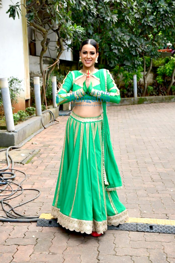 photos madhuri dixit maniesh paul nia sharma and others snapped on the sets of jhalak dikhhla jaa season 10 3