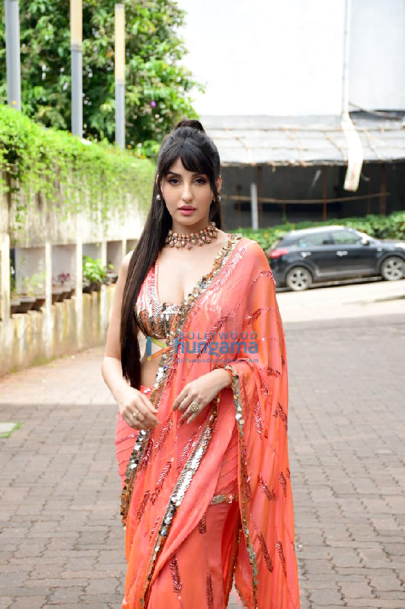 photos madhuri dixit and nora fatehi snapped on the sets of jhalak dikhhla jaa season 10 4