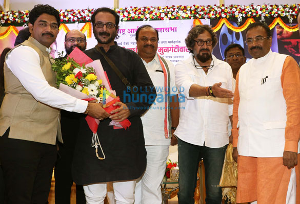 photos mahesh manjrekar mahima chaudhary grace the trailer launch of the marathi film raada 2