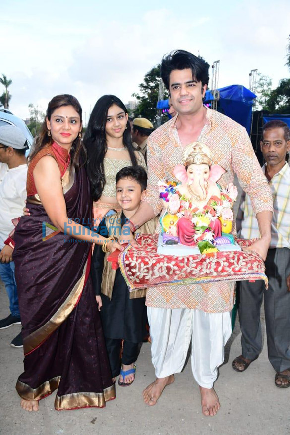 photos maniesh paul bharti singh and others snapped during ganpati visarjan 2