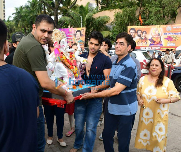 photos maniesh paul bharti singh and others snapped during ganpati visarjan 6