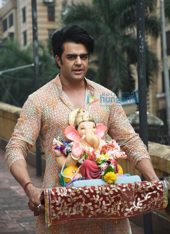 photos maniesh paul bharti singh and others snapped during ganpati visarjan 9980 3