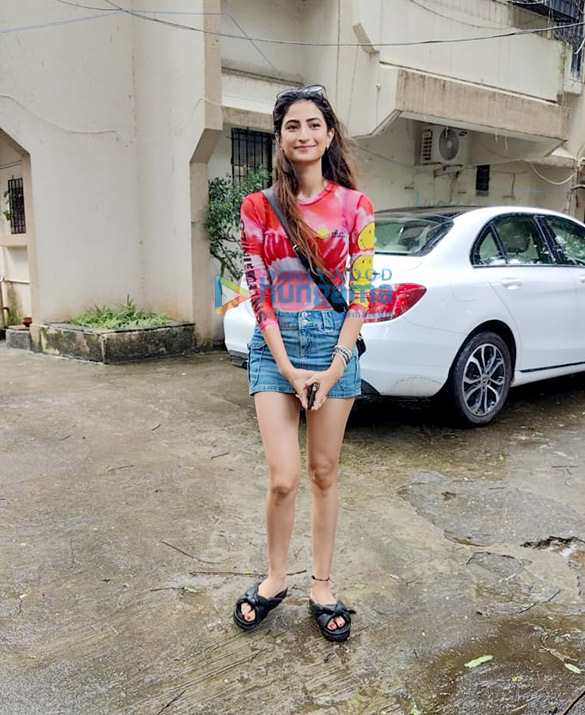 photos palak tiwari snapped at kromakay salon in juhu 2