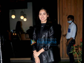 Photos: Pashmina Roshan snapped at Mizu in Khar