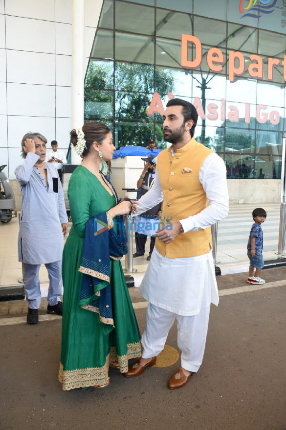 photos ranbir kapoor alia bhatt and ayan mukerji snapped at the airport 1