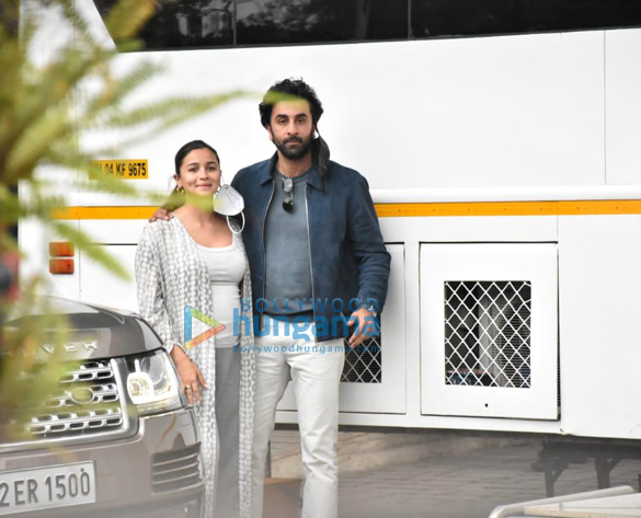 photos ranbir kapoor and alia bhatt snapped at kalina airport 3