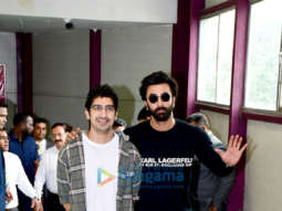 Photos: Ranbir Kapoor and Ayan Mukerji snapped interacting with fans watching Brahmastra – Part One: Shiva at a theatre