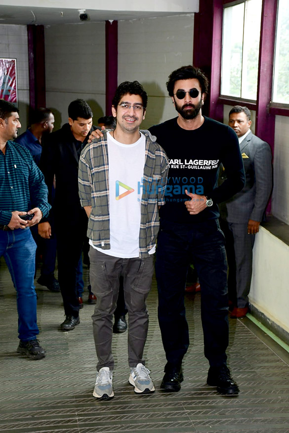photos ranbir kapoor and ayan mukerji snapped interacting with fans watching brahmastra part one shiva at a theatre 3