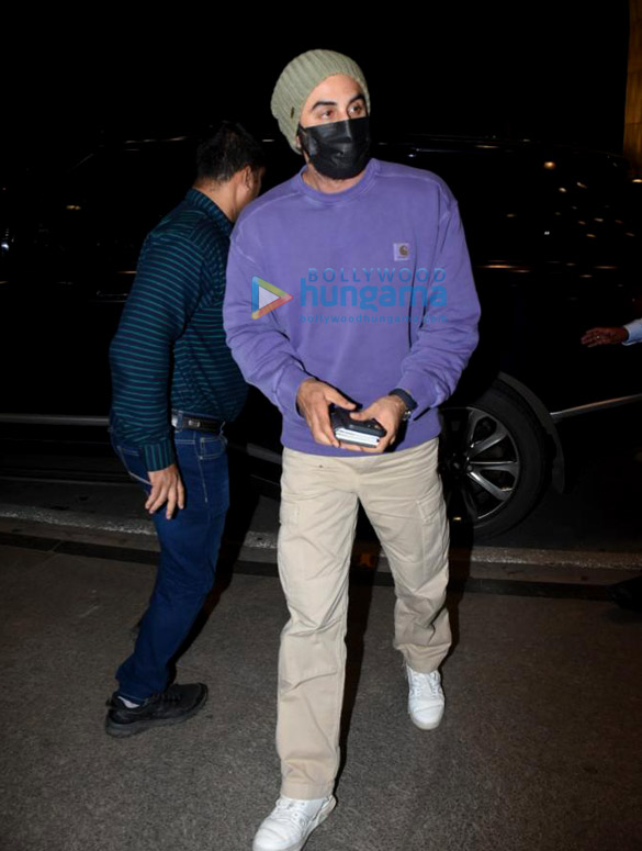 Photos: Ranbir Kapoor, Janhvi Kapoor and Sunny Leone snapped at the airport Photos: Ranbir Kapoor, Janhvi Kapoor and Sunny Leone snapped at the airport
