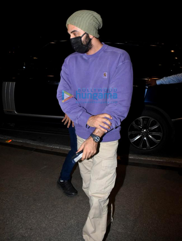photos ranbir kapoor and sunny leone snapped at the airport 3