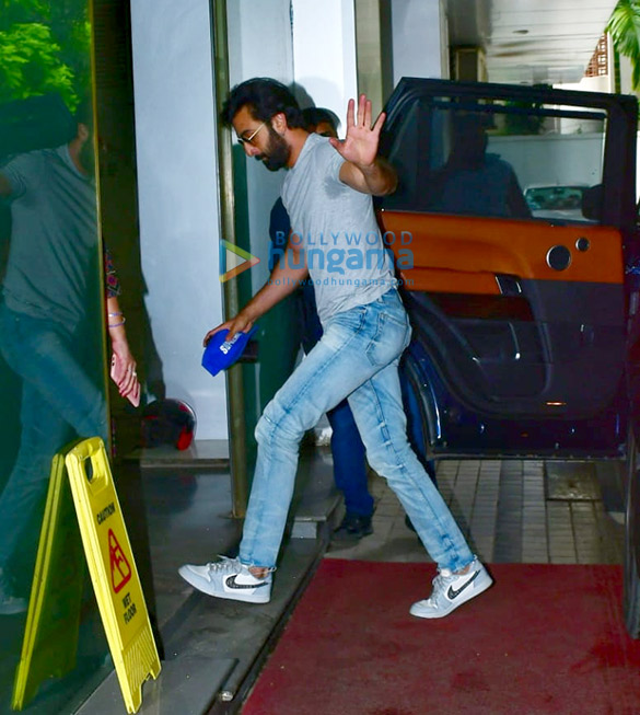 photos ranbir kapoor snapped at the t series office in andheri 1