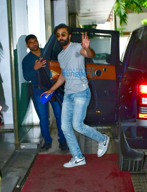 photos ranbir kapoor snapped at the t series office in andheri 4