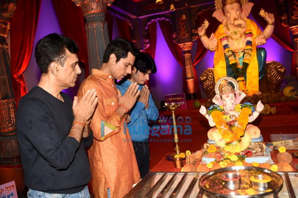 photos randeep hooda and anand pandit snapped visiting a ganpati pandal 2