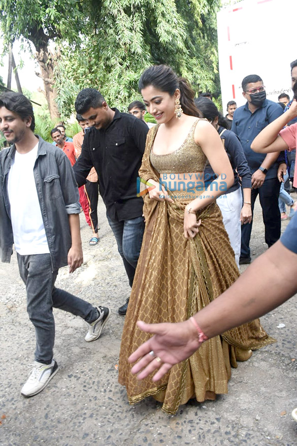photos rashmika mandanna and neena gupta promote their film goodbye on the sets of did super moms 2