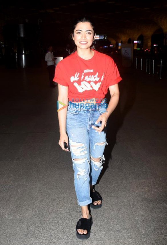 photos rashmika mandanna snapped at the airport 4 2