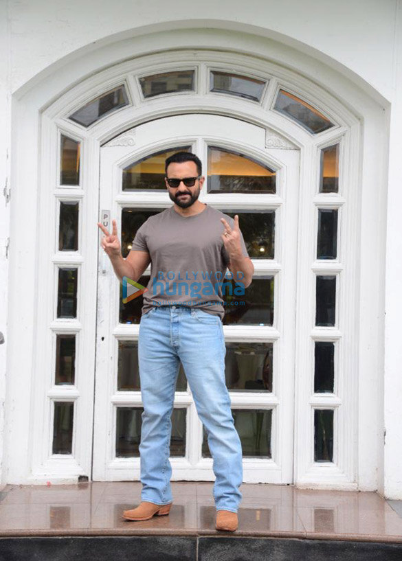 photos saif ali khan promotes vikram vedha at taj lands end bandra 3