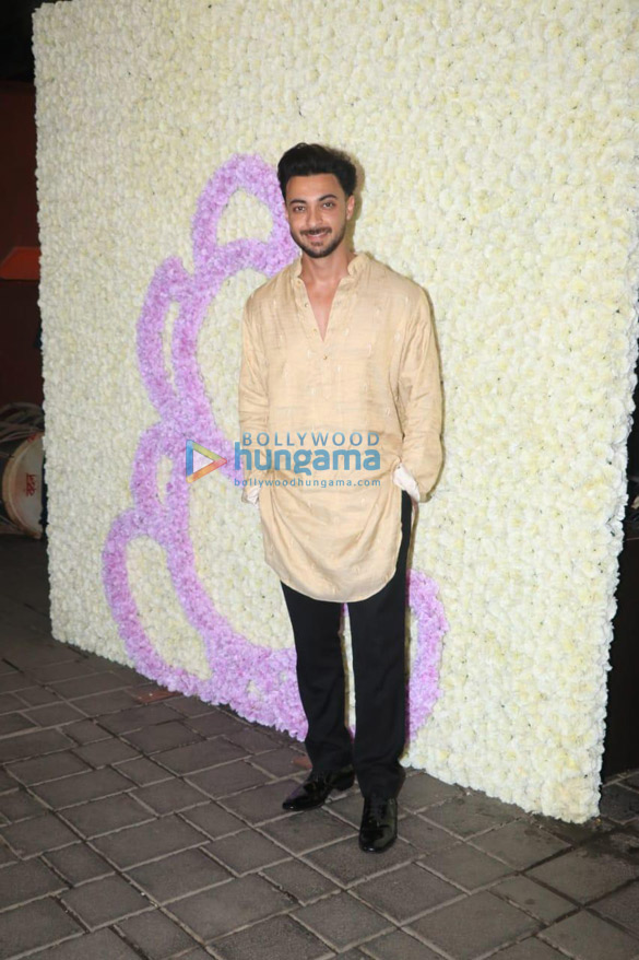 photos salman khan and others snapped at aayush sharma arpita khans residence for ganesh chaturthi celebrations 7