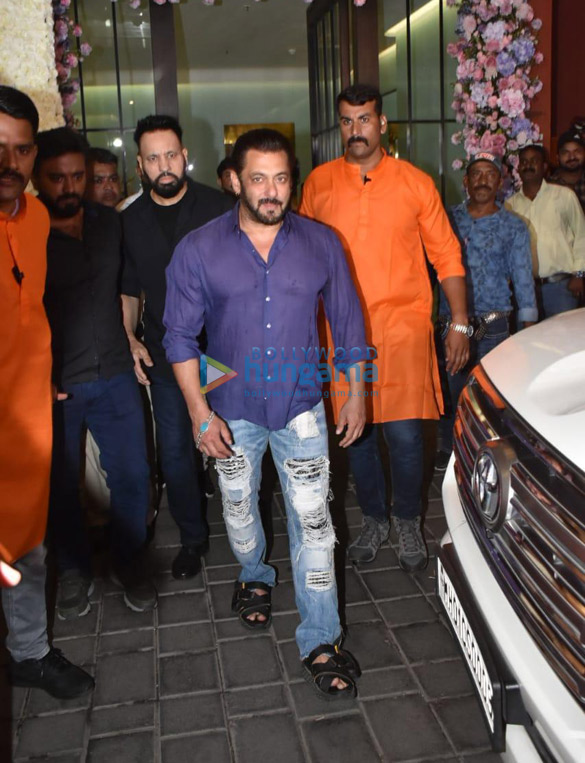 photos salman khan and others snapped at aayush sharma arpita khans residence for ganesh chaturthi celebrations 779 3
