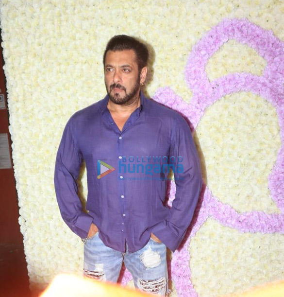 photos salman khan and others snapped at aayush sharma arpita khans residence for ganesh chaturthi celebrations 8