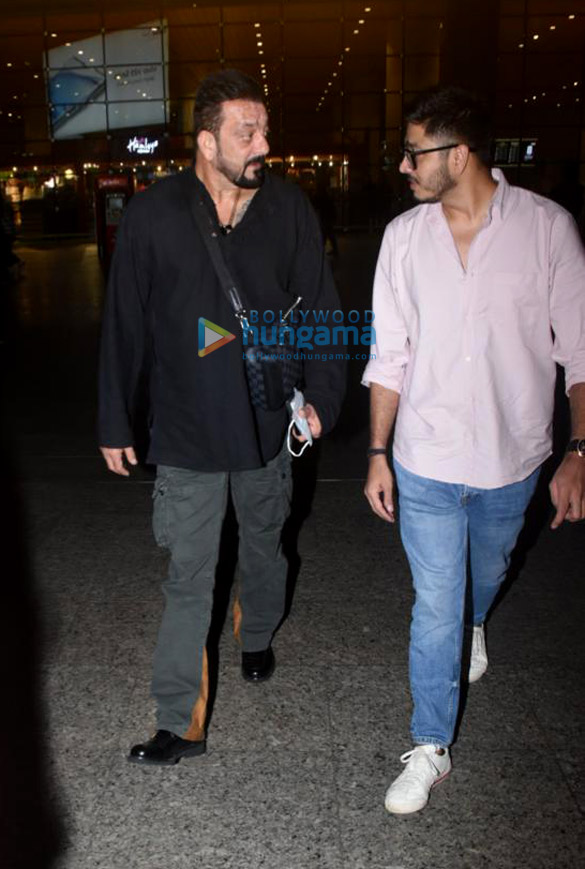photos sanjay dutt snapped at the airport 4