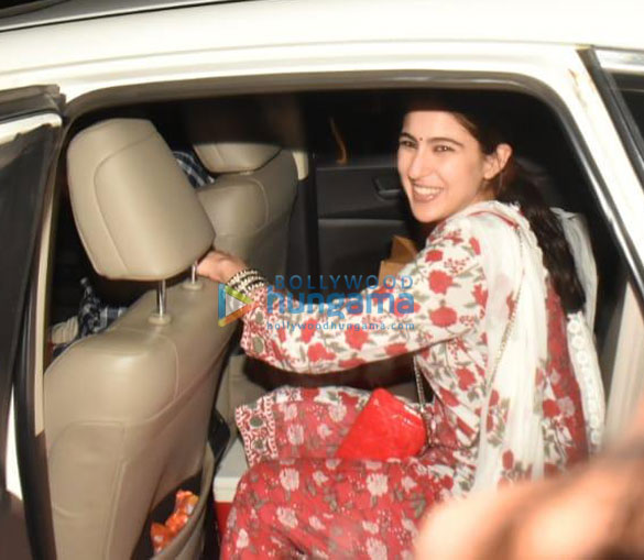 photos sara ali khan snapped at farmers cafe in bandra 5