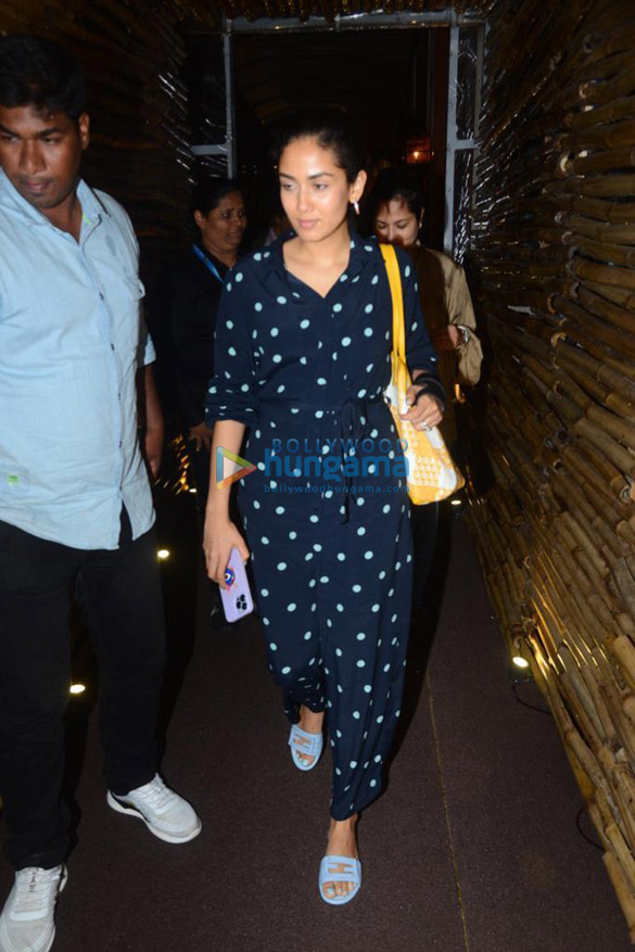 Photos Shahid Kapoor And Mira Kapoor Snapped At Bastian In Worli