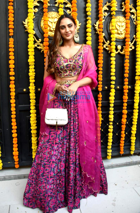 photos shamita shetty sunanda shetty akanksha malhotra and others snapped at lalbaugcha raja darshan 6