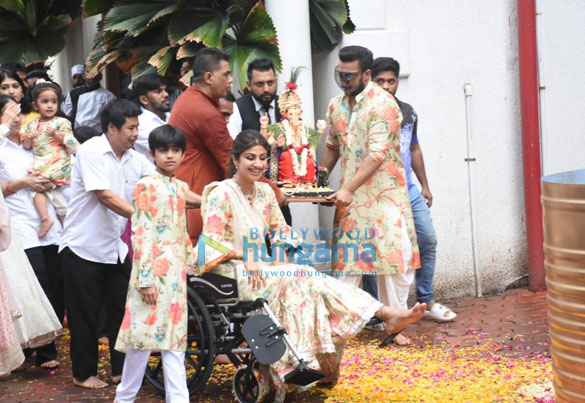 photos shilpa shetty snapped at ganesh visarjan ceremony 7