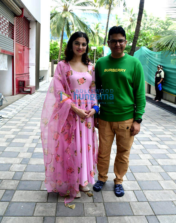 photos sidharth malhotra bhushan kumar divya khosla kumar and others snapped at t series office for ganpati visarjan 6