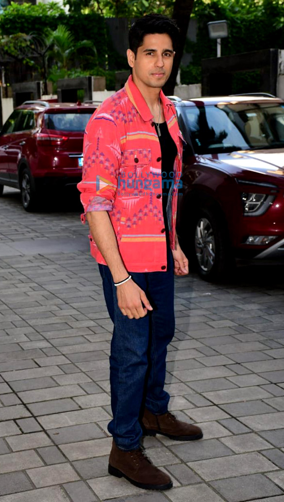 photos sidharth malhotra spotted at t series office 4