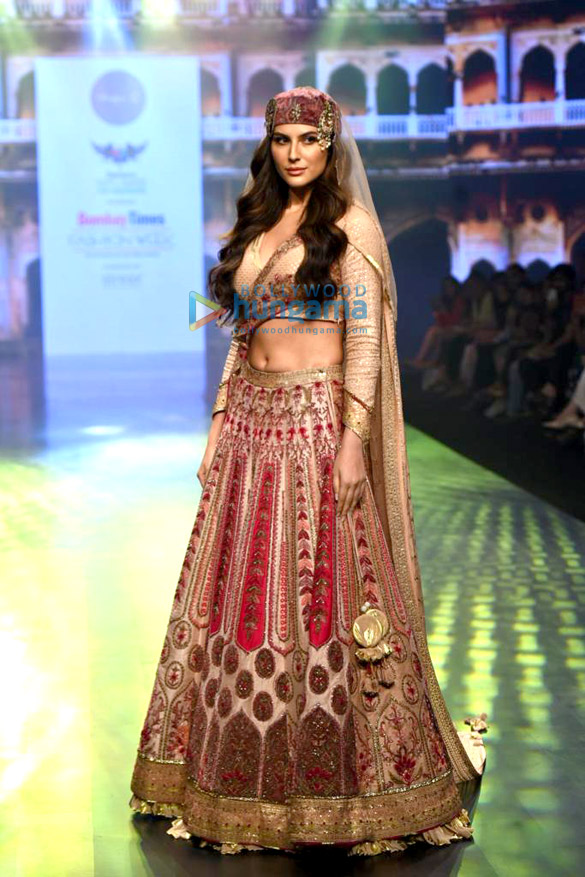 photos sonakshi sinha zaheer iqbal and others snapped attending the bombay times fashion week 2022 0088 2