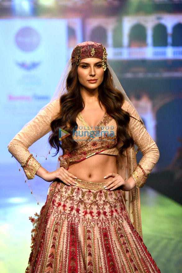 photos sonakshi sinha zaheer iqbal and others snapped attending the bombay times fashion week 2022 0088 3